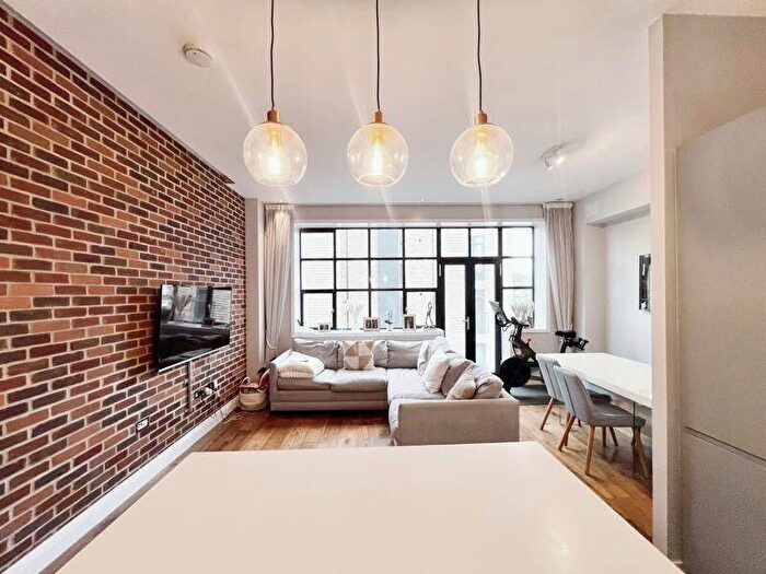 2 Bedroom Flat To Rent In Grenville Place, London, NW7