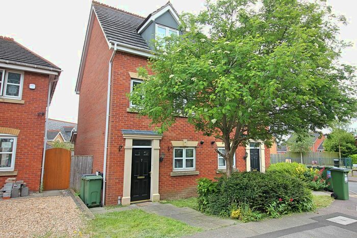 3 Bedroom Town House To Rent In Shipman Road, Braunstone Town, Leicester, LE3