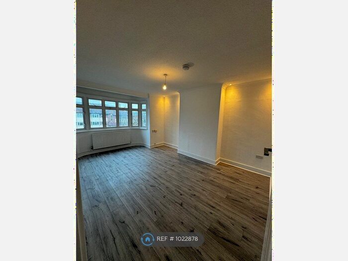 3 Bedroom Flat To Rent In Alexandra Avenue, Harrow, HA2