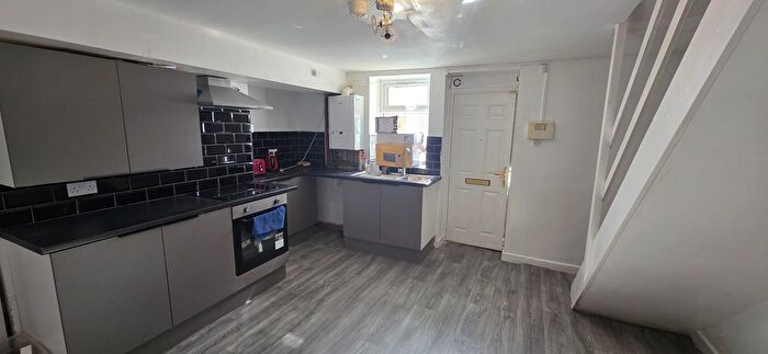 1 Bedroom Flat To Rent In Stony Lane, Bradford, West Yorkshire, BD2