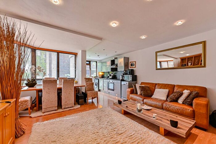 1 Bedroom Flat For Sale In Ash Lodge, Bishop's Park, London, SW6