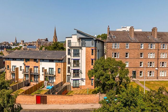 2 Bedroom Flat For Sale In Mcvicars Lane, Dundee, DD1