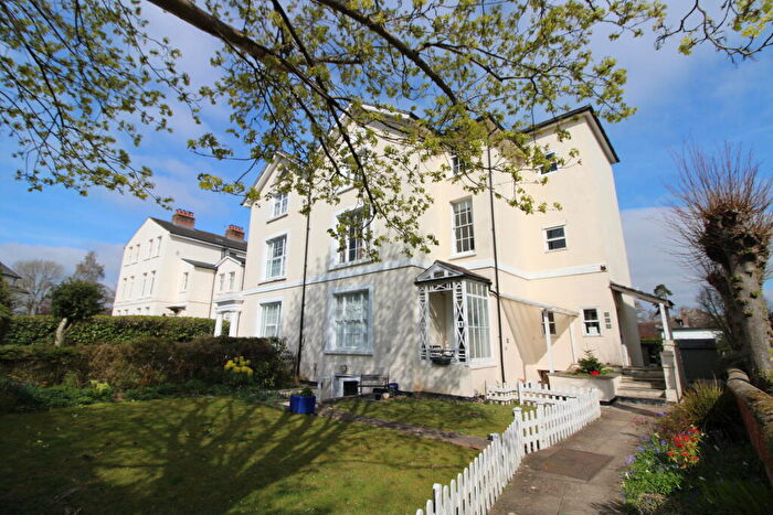 2 Bedroom Apartment For Sale In Donnington Square, Newbury, RG14