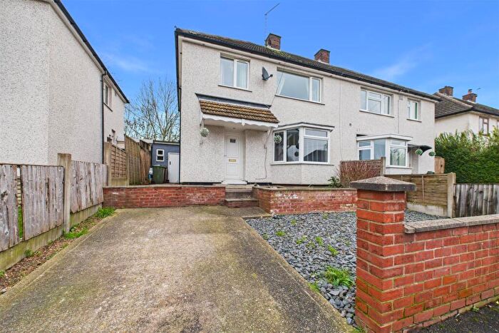3 Bedroom Semi-Detached House For Sale In Stephen Road, Newark, NG24