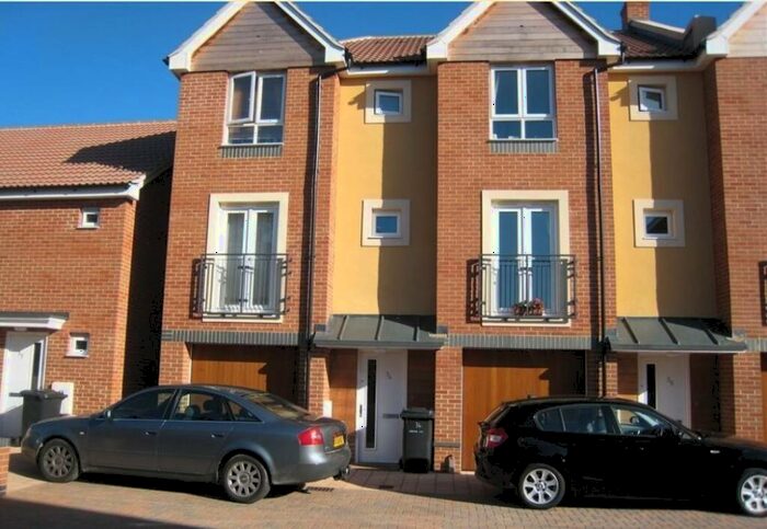 4 Bedroom Town House To Rent In Harwood Square, Bristol, BS7