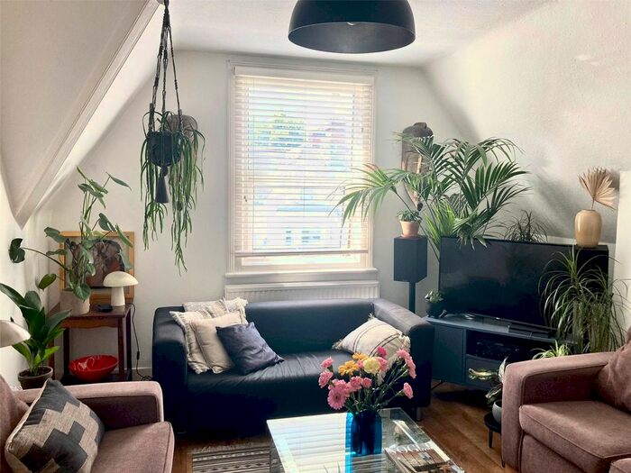 2 Bedroom Flat To Rent In Romola Road, London, SE24