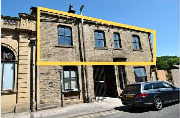 2 Bedroom Apartment To Rent In George Street, Huddersfield, West Yorkshire, HD3
