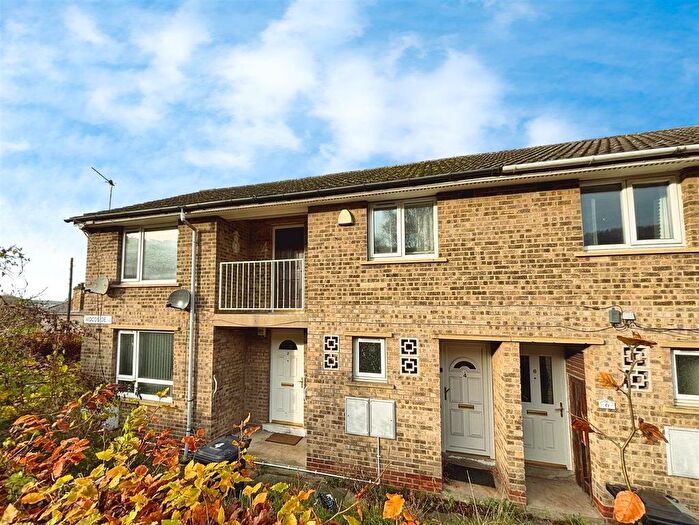2 Bedroom Flat For Sale In Woodside, Shipley, BD18