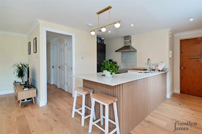 2 Bedroom Apartment To Rent In Unicorn Building, Jardine Road, London, E1W