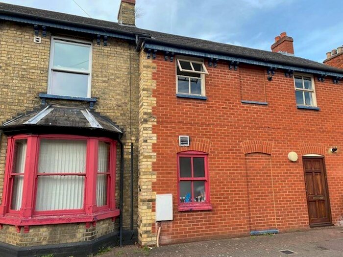 3 Bedroom Maisonette To Rent In Park Road West, Bedford, MK41