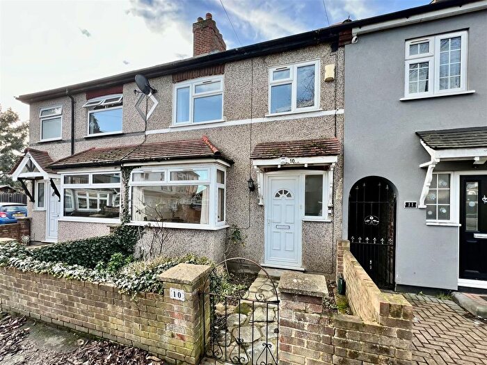 3 Bedroom Terraced House For Sale In Wareham Close, Hounslow, TW3