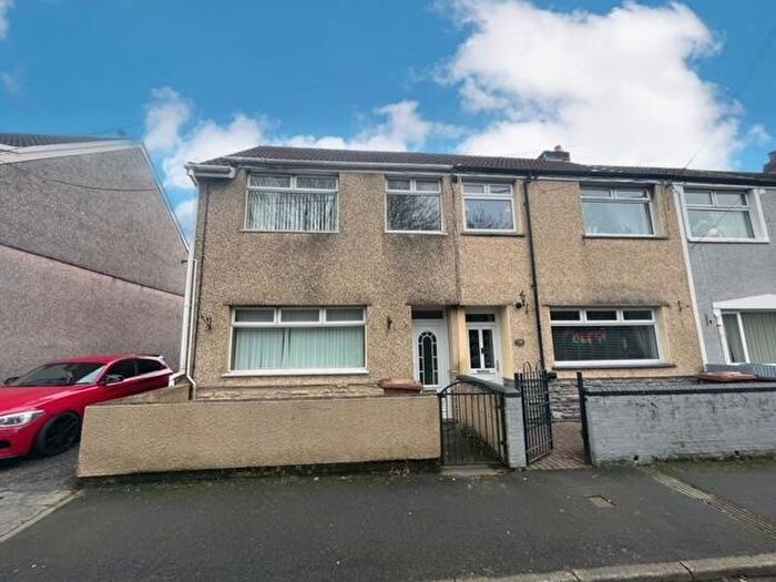 3 Bedroom End Of Terrace House To Rent In Glyngaer Road, Gelligaer, Hengoed, CF82