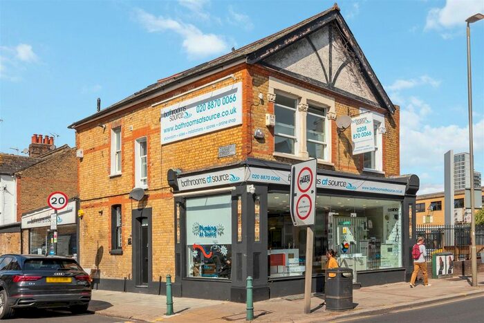 2 Bedroom Flat To Rent In Garratt Lane, Wandsworth, London, SW18