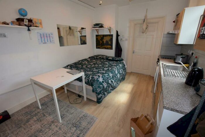 Flat To Rent In High Street, Barnet, EN5