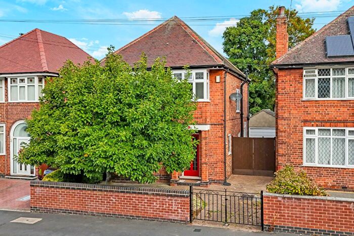 3 Bedroom Detached House For Sale In Valmont Road, Nottingham, NG5