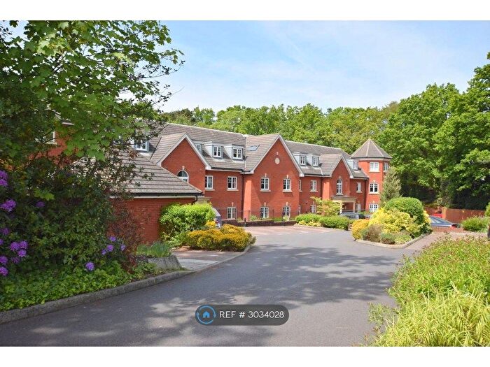 2 Bedroom Flat To Rent In Grace Gardens, Fleet, GU51