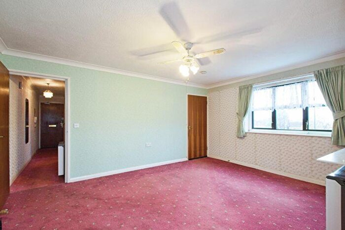 1 Bedroom Flat For Sale In Beech Haven Court, Crayford, DA1
