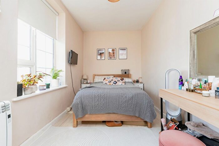 1 Bedroom Flat For Sale In Norton Way North, Letchworth Garden City, SG6