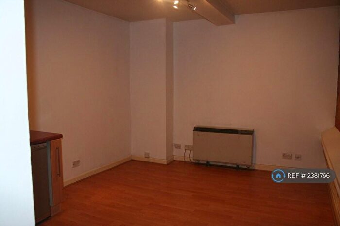 1 Bedroom Flat To Rent In St. Michael's Court, London, E14