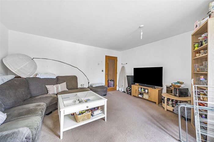 2 Bedroom Flat For Sale In Oakwood Avenue, Beckenham, BR3