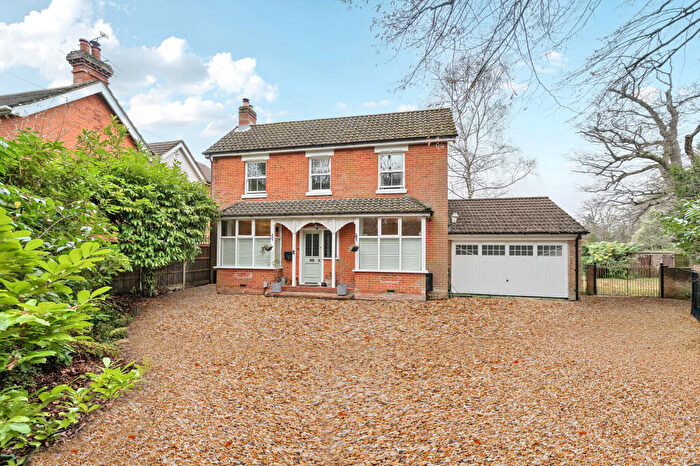 4 Bedroom Detached House For Sale In Aldershot Road, Fleet, GU51