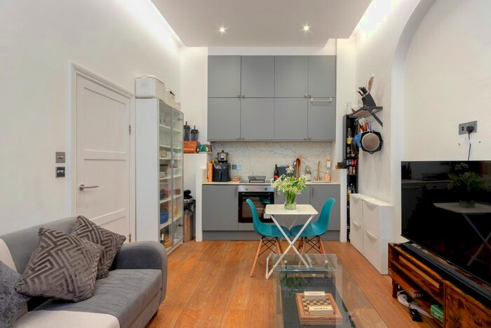 1 Bedroom Flat For Sale In Bramham Gardens, London, SW5
