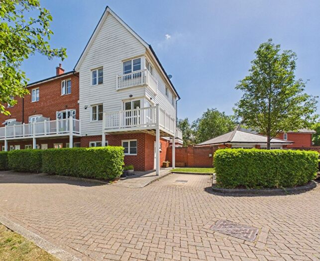 3 Bedroom End Of Terrace House For Sale In Portland Road, High Wycombe, Buckinghamshire, HP11