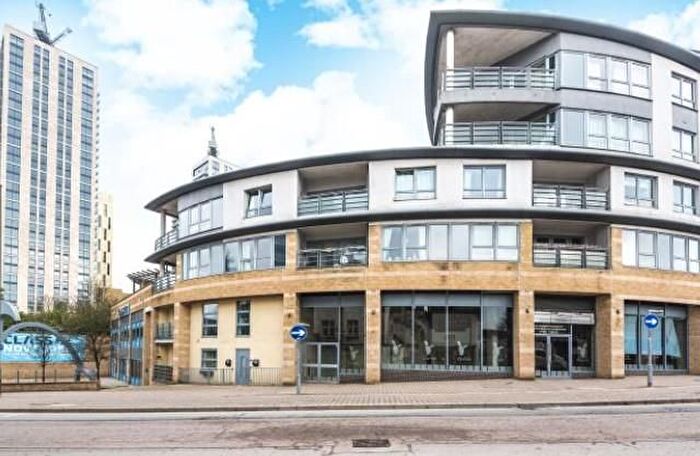 1 Bedroom Flat For Sale In Station Approach, Woking, GU22