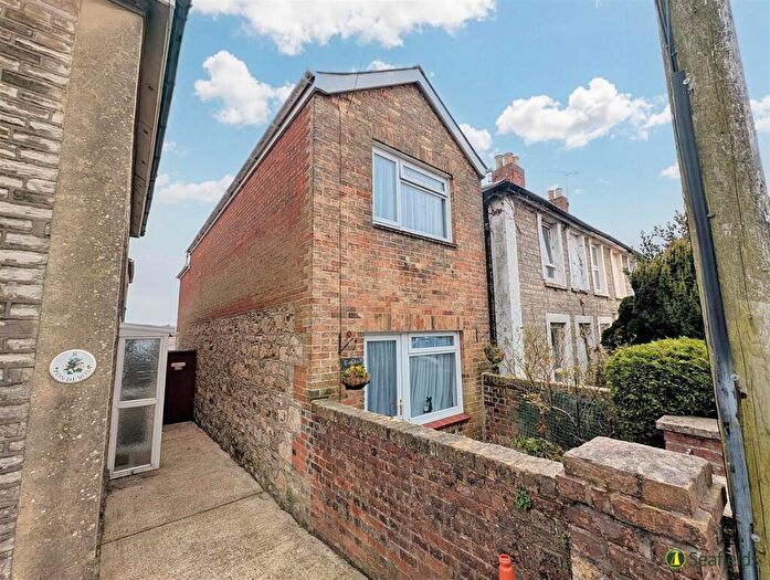 2 Bedroom Detached House For Sale In Prince Street, Ryde, PO33