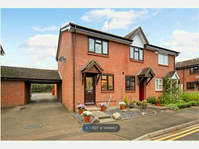 2 Bedroom Semi-Detached House To Rent In Littlebrook Avenue, Slough, SL2