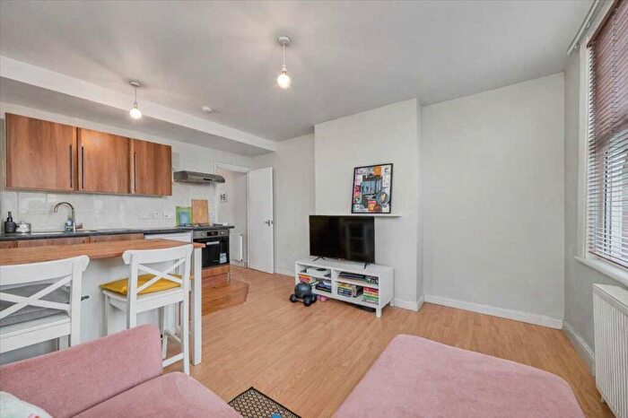 1 Bedroom Apartment To Rent In Balham High Road, Balham, SW12