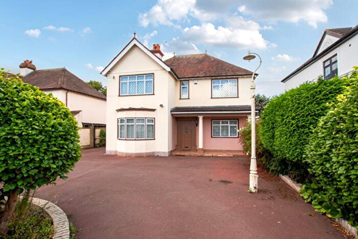 4 Bedroom Detached House For Sale In Halfway Street, Sidcup, DA15