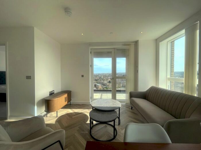 2 Bedroom Flat To Rent In West Heights, Addiscombe Oaks, Croydon, CR0