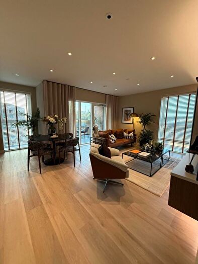 2 Bedroom Flat To Rent In Winchat House, Alexandra Gate, London, N8