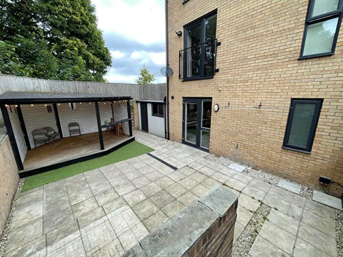 4 Bedroom Semi-Detached House To Rent In Park Grange Drive, Sheffield, S2