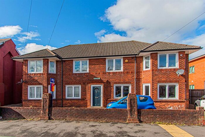 2 Bedroom Apartment To Rent In Caerphilly Road, Heath, CF14