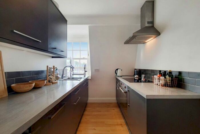 1 Bedroom Flat To Rent In Vauxhall Bridge Road, Pimlico, London, SW1V