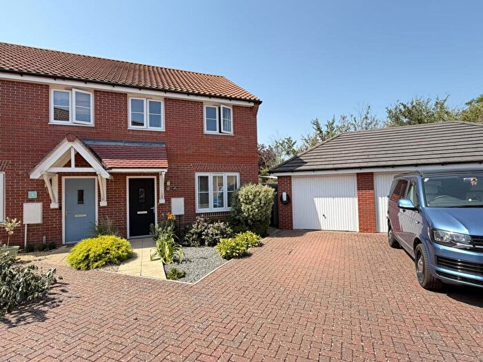 3 Bedroom Semi-Detached House For Sale In Mariners Way, Trimley St. Mary, IP11