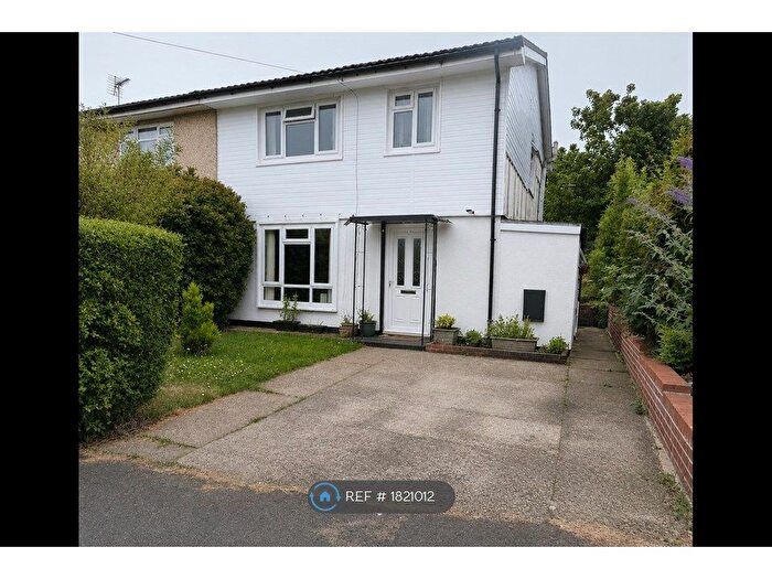 3 Bedroom Semi-Detached House To Rent In Wentworth Road, Rugby, CV22