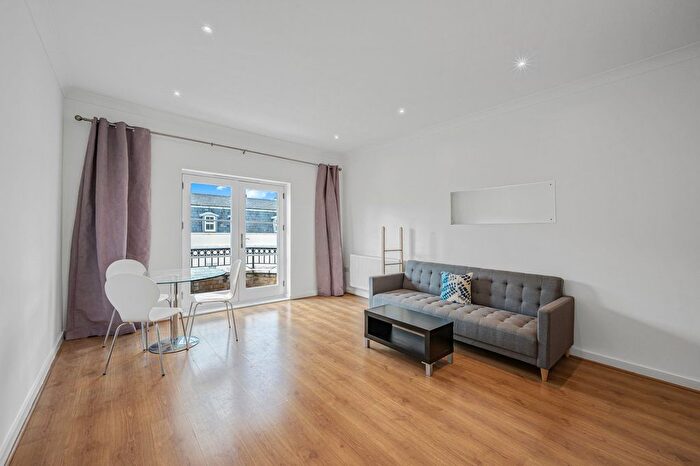 2 Bedroom Flat To Rent In Northpoint Square, Camden, NW1