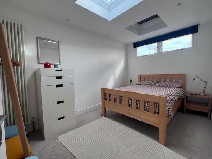 2 Bedroom Flat To Rent In Whitwell Road, Southsea, PO4