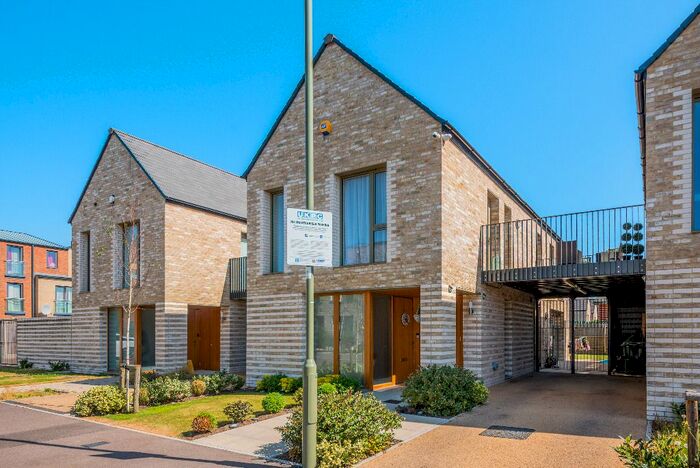 3 Bedroom Detached House To Rent In Fry Lane, London, HA8