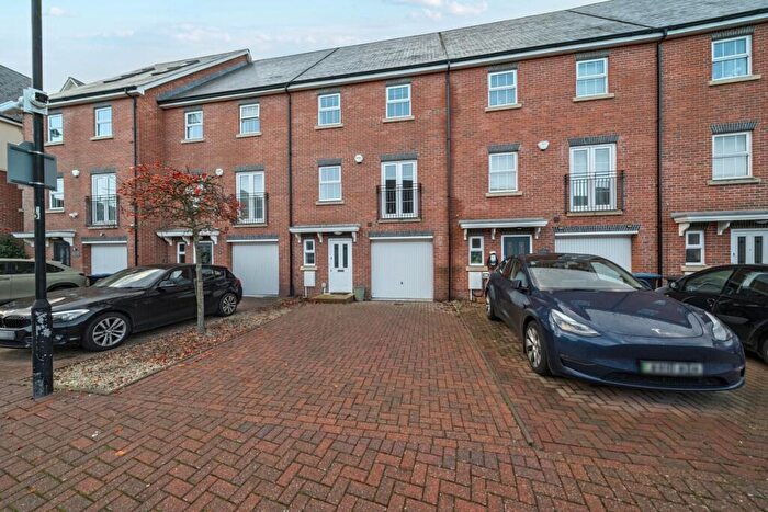 4 Bedroom Town House To Rent In Whitehill Place, Virginia Water, GU25