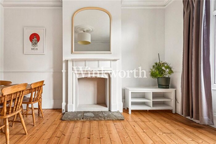 2 Bedroom Apartment For Sale In Marden Road, London, N17