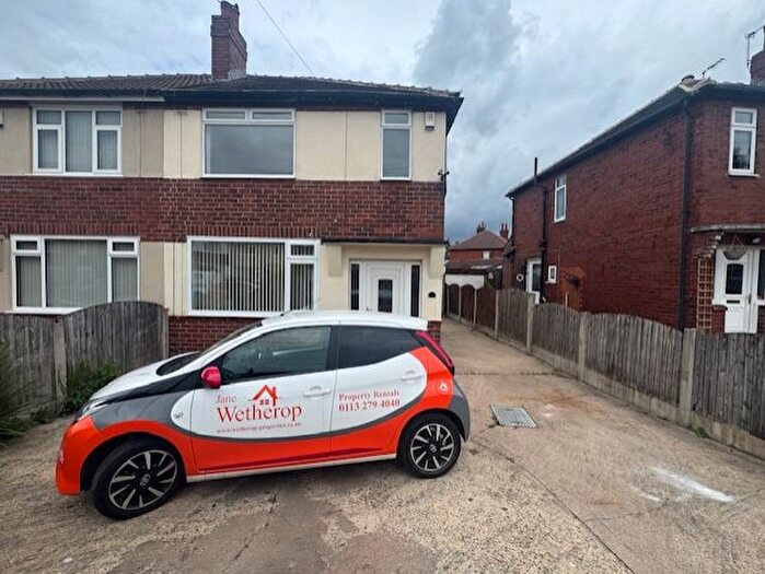 3 Bedroom Semi-Detached House To Rent In Sandway, Leeds, LS15