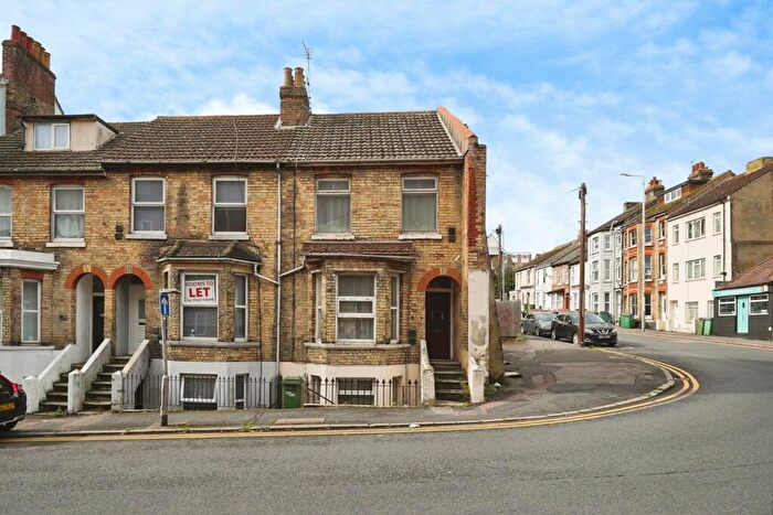 2 Bedroom End Of Terrace House For Sale In Bradstone Road, Folkestone, Kent, CT20