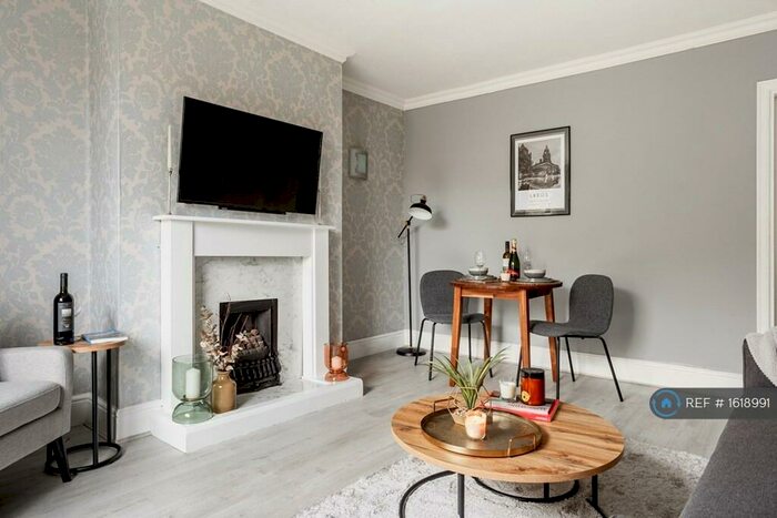 2 Bedroom Terraced House To Rent In Greystone Mount, Leeds, LS15