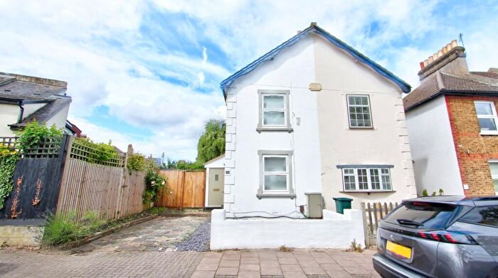 2 Bedroom Semi-Detached House To Rent In Cowper Road, Bromley, BR2