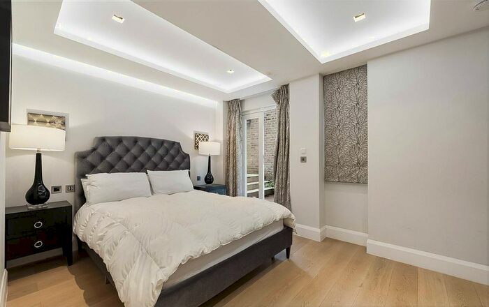 2 Bedroom Flat To Rent In St Stephens Gardens, Notting Hill, London, W2