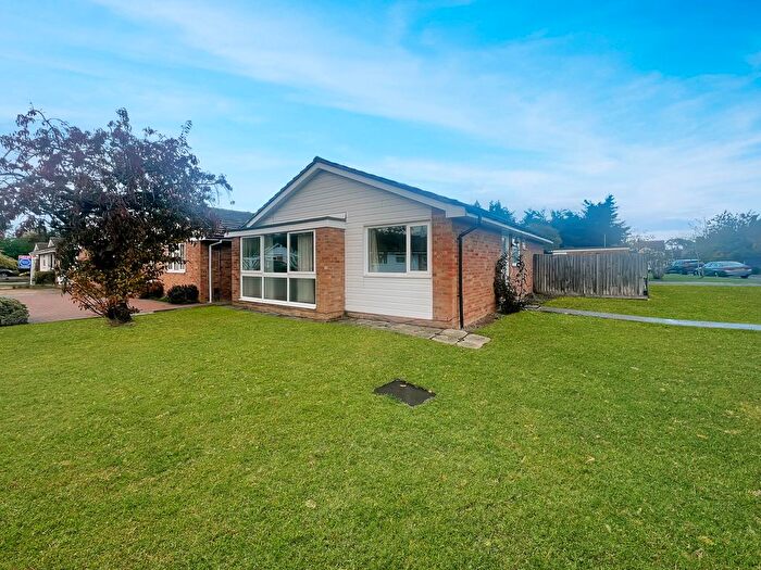 3 Bedroom Bungalow For Sale In Cranleigh Close, Cambridge, CB2